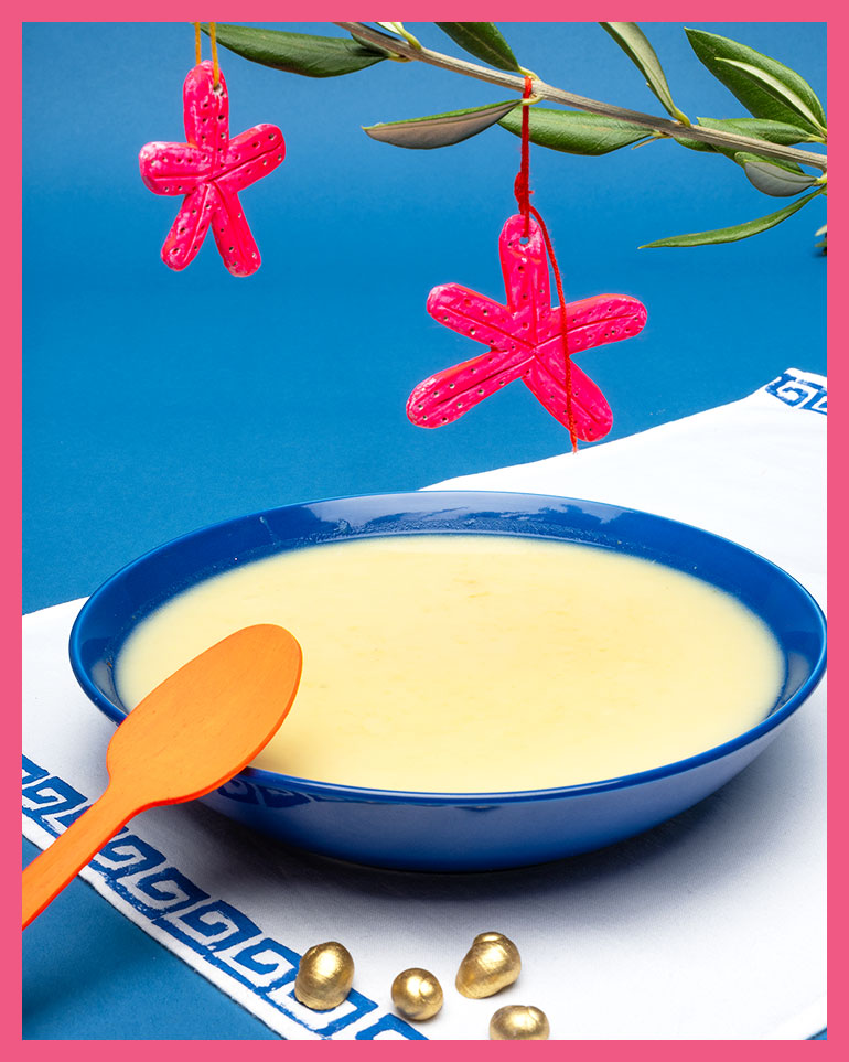 La soupe avgolémono de Grèce. “Le tour du monde des traditions de Noël”, Astrapi n°1048, 15 décembre 2024. Illustrations : Yann Cozic. Photos : Benoît Pelletier.