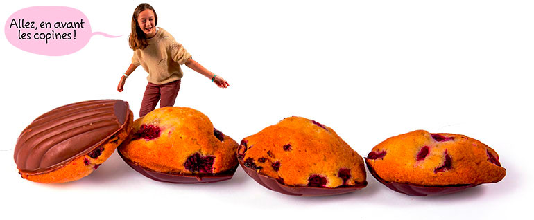 Recette de madeleines framboises-chocolat. Trois goûters giga gourmands !, Okapi n°1196, 15 mars 2024. © Photos : Patrice Eglin.