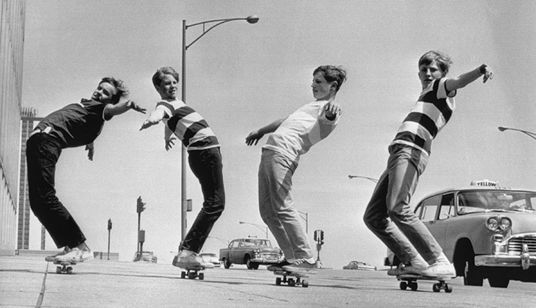 “La fabuleuse histoire du skate”, article extrait du magazine Okapi n°1207 du 1er octobre 2024. Photo : Adobestock.