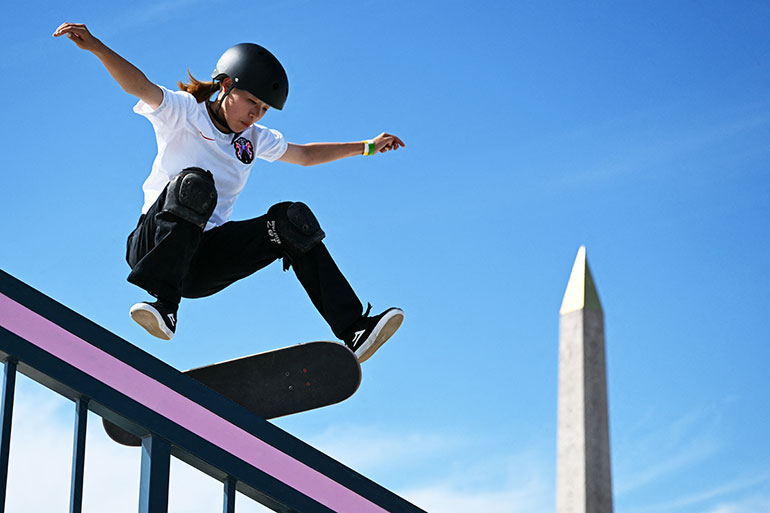 “La fabuleuse histoire du skate”, article extrait du magazine Okapi n°1207 du 1er octobre 2024. Photo : Adobestock.