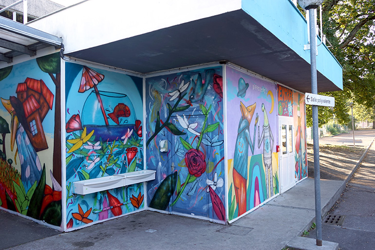 Fresque sur les toilettes des filles du collège Victor-Louis, Talence 2021 - Cliché David Selor © Adagp, Paris, 2025.