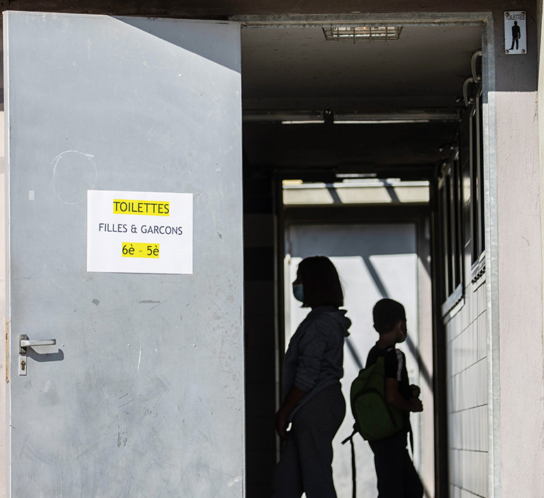 Au collège Albert-Camus de Rosny-sous-Bois (Seine-Saint-Denis), les sanitaires sont mixtes. Sur le plan du respect, ça change tout !