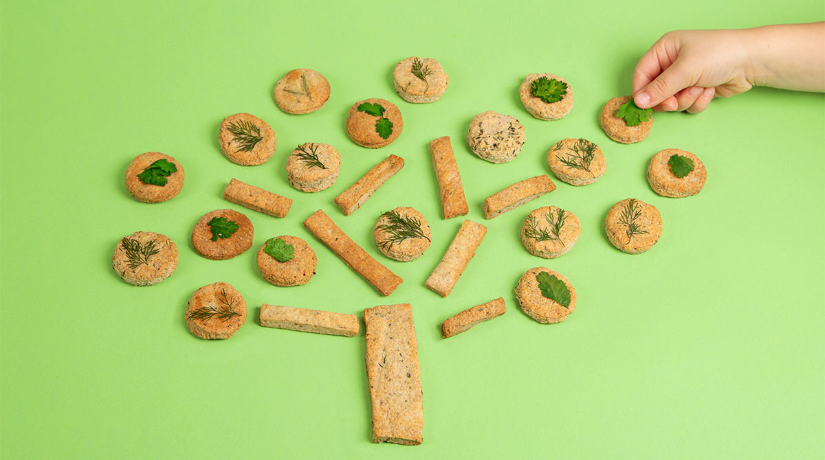 Les feuilles de cette recette de Pomme d'Api ont toutes des goûts différents et on les croque à pleines dents. Merci les fines herbes et le parmesan ! Photo : Isabelle Franciosa.