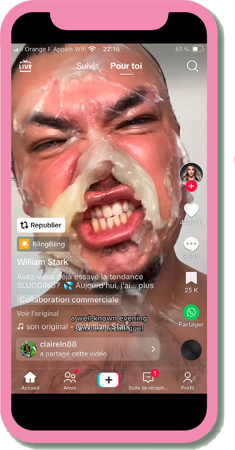 Le slugging/TikTok Le concept : inspiré du mucus laissé par les limaces (slug en anglais) quand elles se déplacent, le slugging consiste à se badigeonner le visage de vaseline ou de crème réparatrice avant d’aller dormir pour forcer la peau à se gorger d’actifs.
