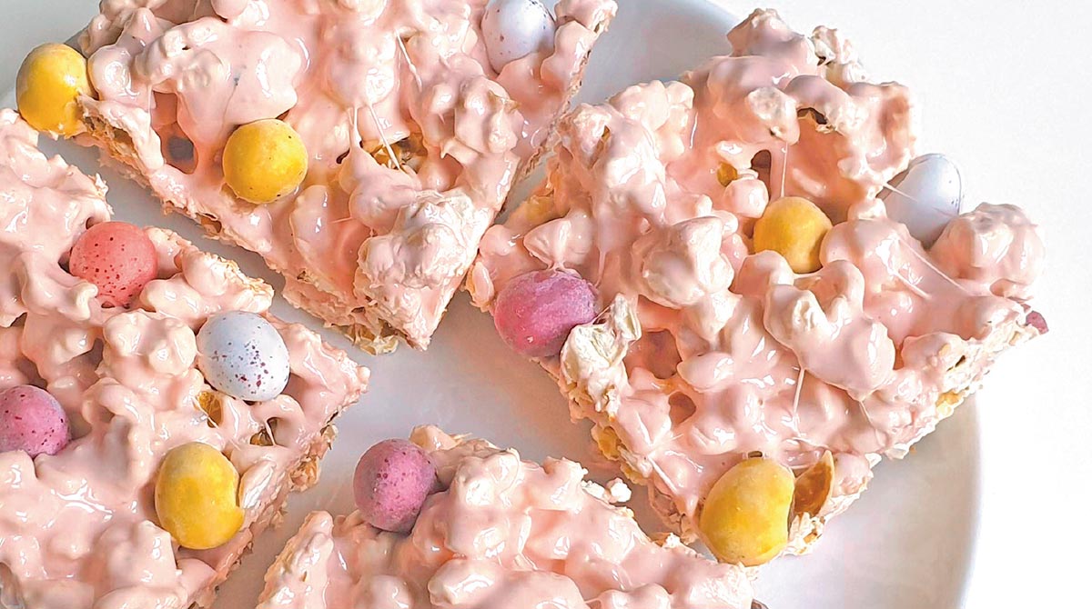 Du popcorn, des chamallows, des œufs en chocolat… Voici une étonnante recette de Pâques, en français et en anglais.