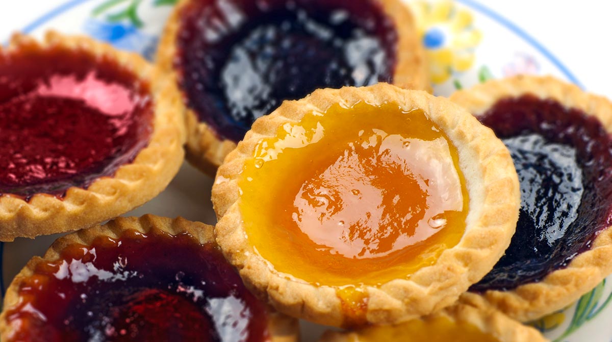 Colourful jam tarts, I Love English for Kids! n°258, mars 2024. © Photo : Graeme Dawes/Shutterstock.