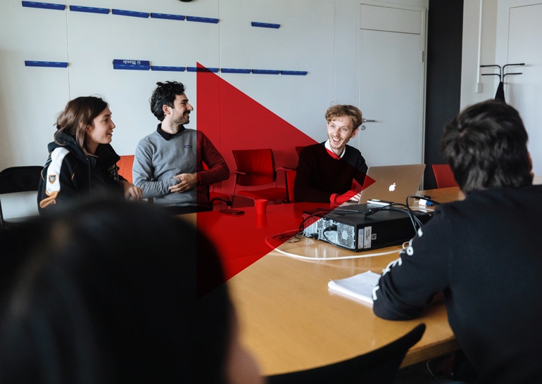 “Comment s’informer sur Youtube ?”, Phosphore n°486 du 1er mars 2020. Texte : Apolline Guichet. Photos : Pierre Morel.