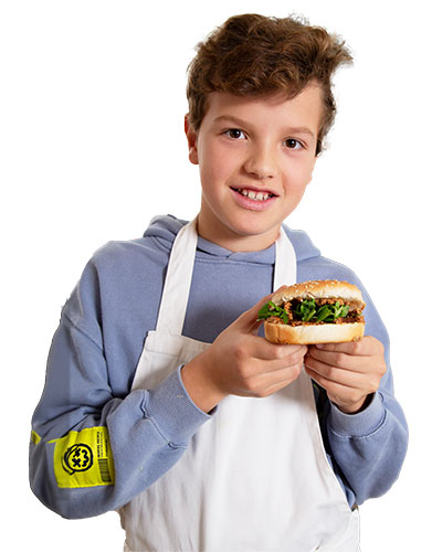Recette de Noël : les burgers de fête de Kimi. Déposer de la salade par-dessus et refermer le burger.