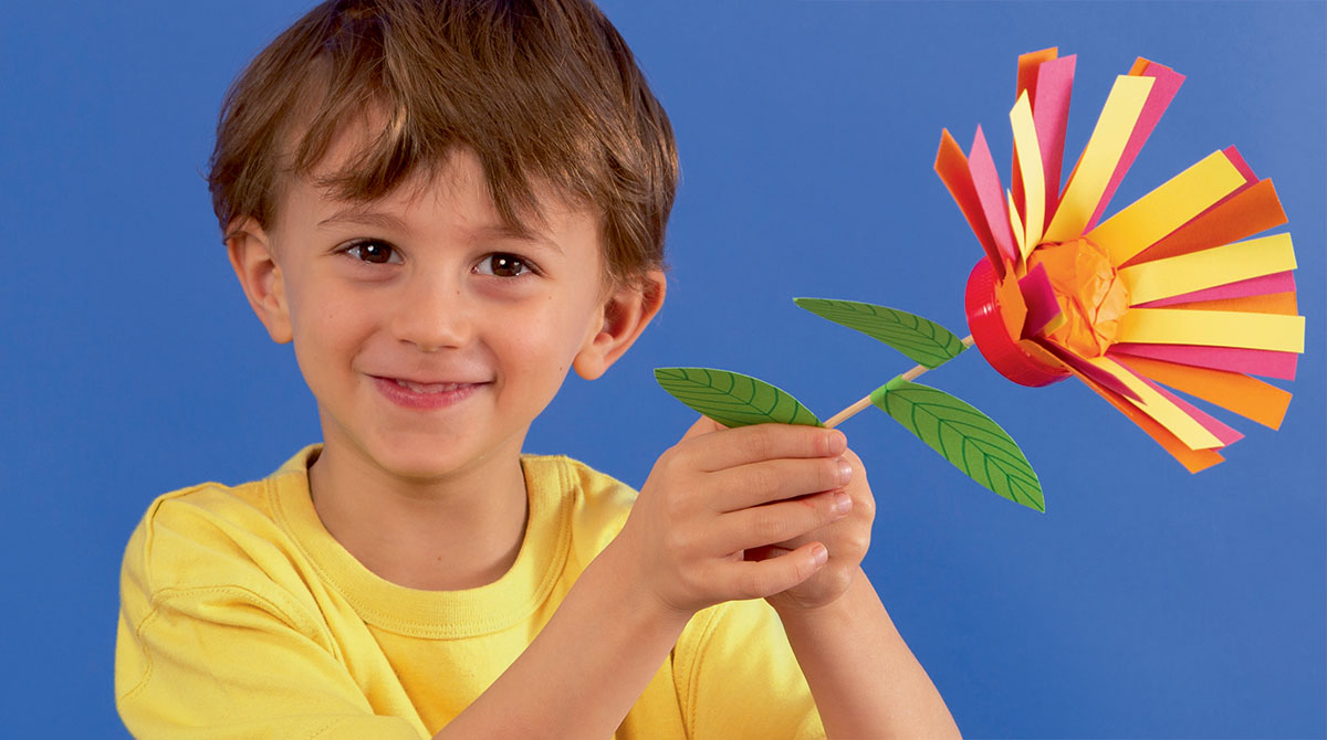 © Photo : Isabelle Franciosa. Brico : la fleur soleil, Pomme d'Api n° 699, mai 2024.