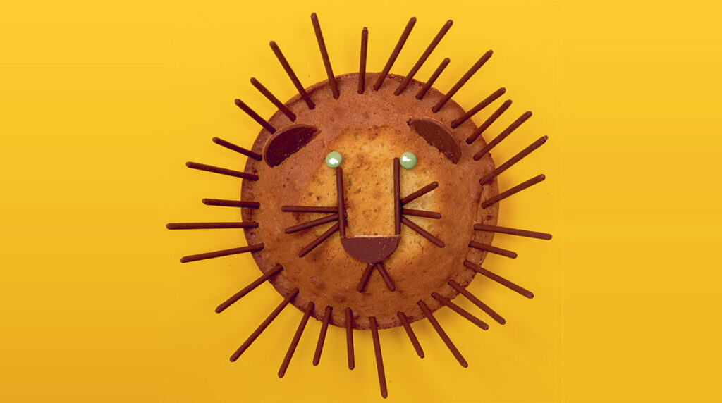 “Le gâteau lion”, supplément pour les parents du magazine Pomme d’Api n°650, avril 2020. Texte : Virginie Rousset. Photo : Benoît Pelletier.