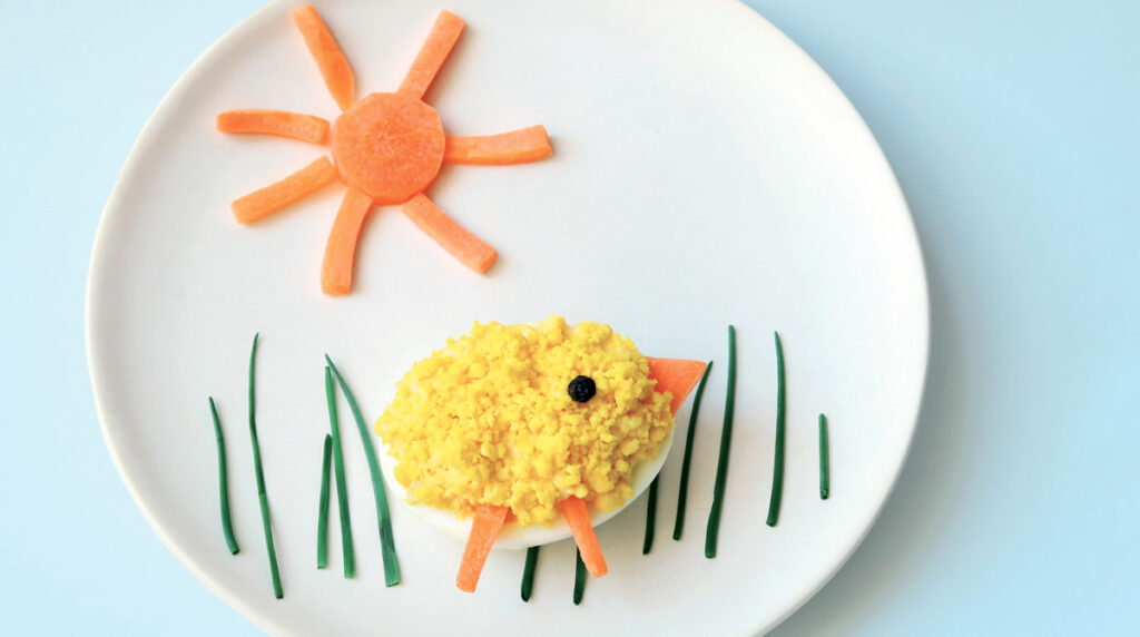 “Jolie assiettes”, Pomme d’Api n°617, juillet 2017. Conception, réalisation et photos : Hélo-Ita. D’autres idées de recettes à découvrir dans “On ne joue pas avec la nourriture”, Mila éditions.