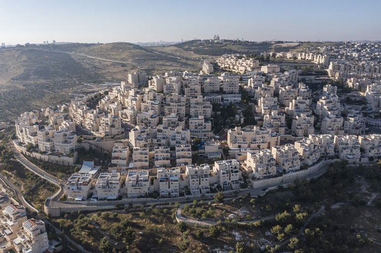 En Cisjordanie, Har Homa est une colonie israélienne, située dans la partie sud de Jérusalem-Est. Israël-Palestine : on répond à toutes vos questions, article extrait du magazine Phosphore n°567, 1er janvier 2024.