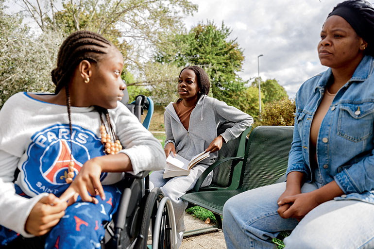Jeovana, Noémie et Ana, leur maman.