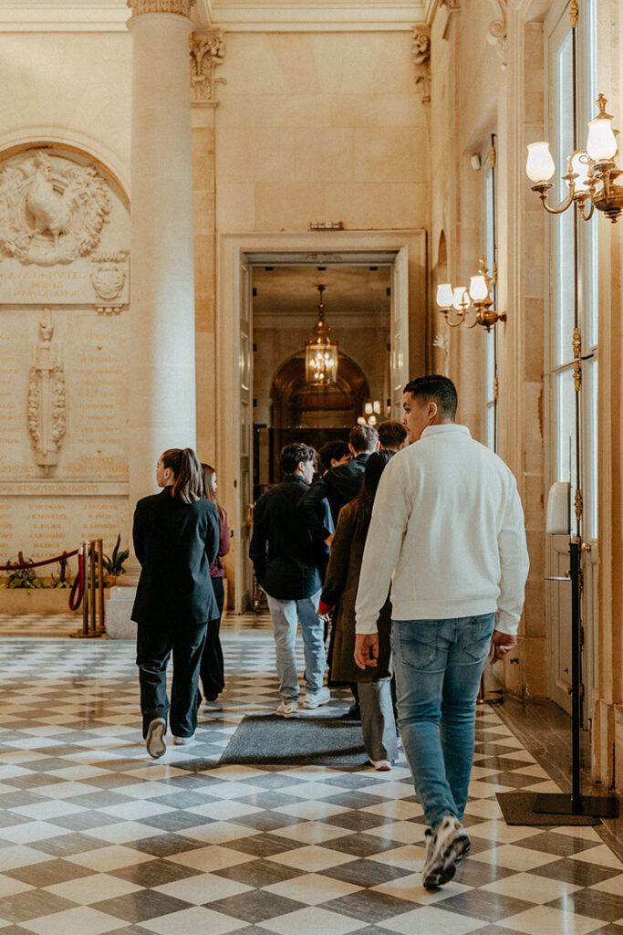 Elections municipales : comment impliquer les enfants selon leur âge ?