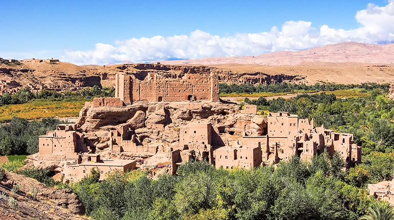 Voyage au Maroc - Habitations en terre dans le désert
