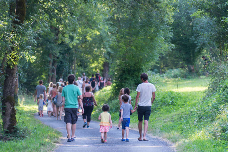 Photo d'une colonie de vacances © Adobe Stock