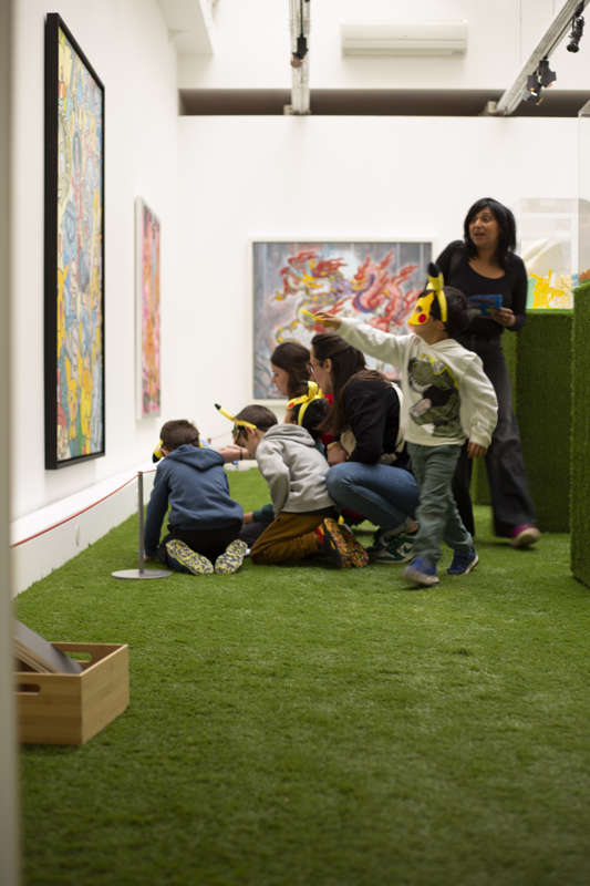 Des enfants à l'exposition Pokémon.