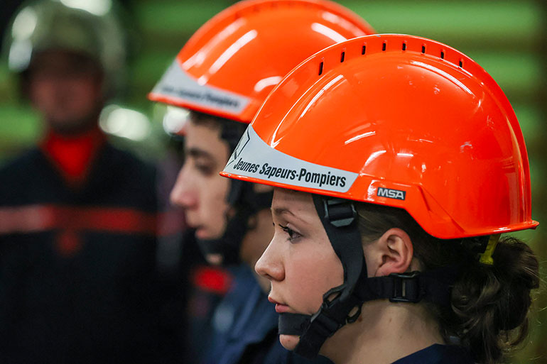 Jeunes sapeurs pompiers : démêler le vrai du faux. Photo : Michael Desprez - Maxppp.