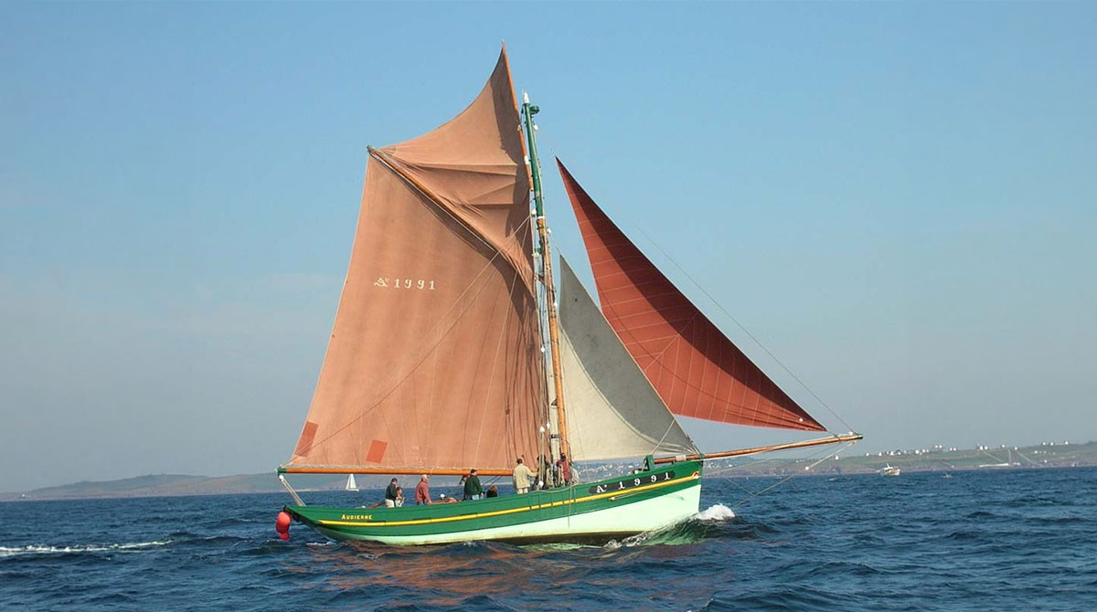 Pourquoi les bateaux flottent-ils ?
