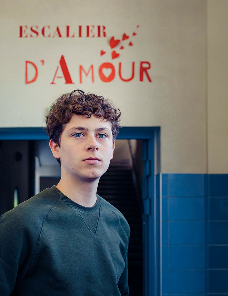 Hector est bienveilleur au collège Émile-Verhaeren de Saint-Cloud (Hauts-de-Seine).